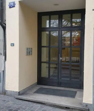 Charming In Old Town - Uz7