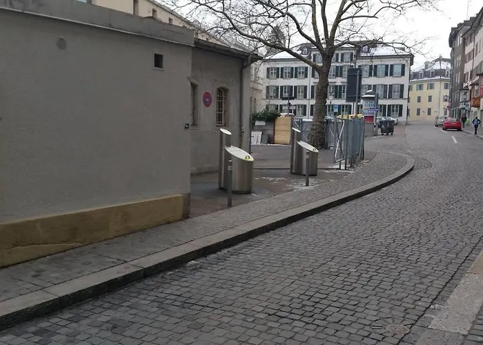 Charming In Old Town - Uz7 *