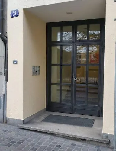 Charming In Old Town - Uz7